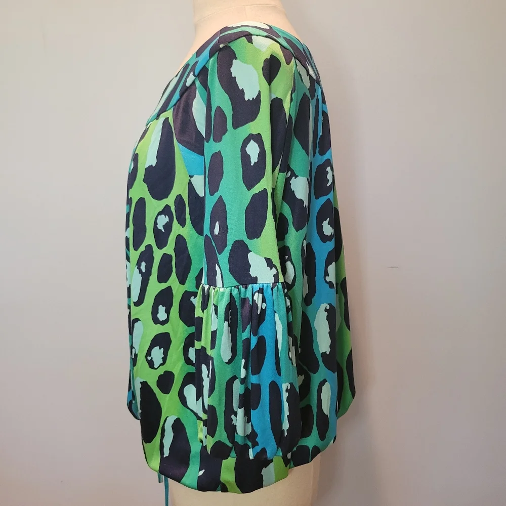 Diane Von Furstenberg Silk Blue & Green Leopard Print Bell Sleeve Blouse SZ 8 - Picture 5 of 10
